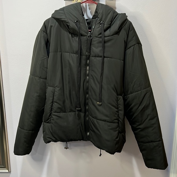 Oversized Black Puffer Jacket - Picture 2 of 8